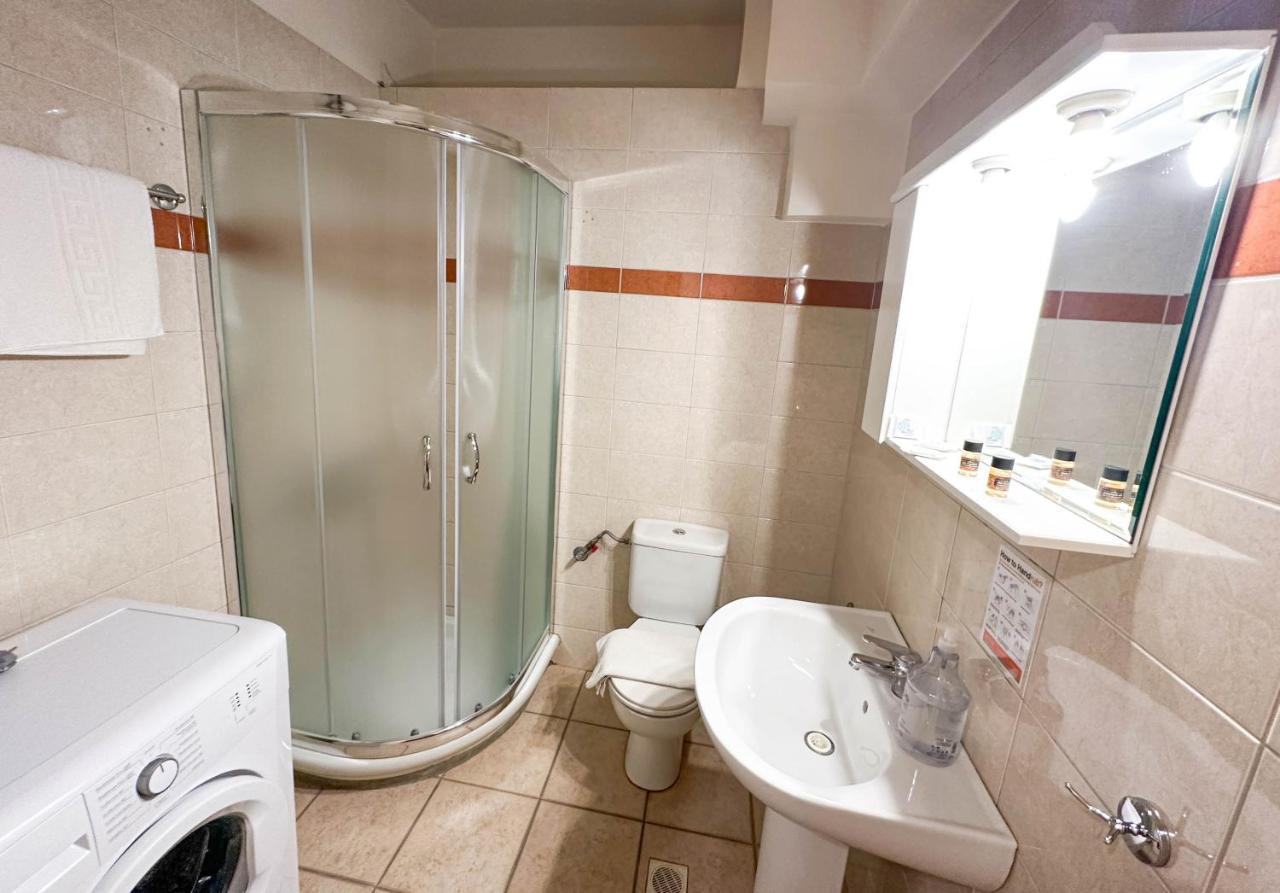 Mini Art Apartments Gerani  ภายนอก รูปภาพ