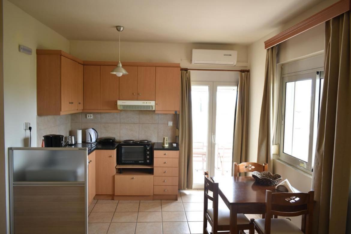 Mini Art Apartments Gerani  ภายนอก รูปภาพ