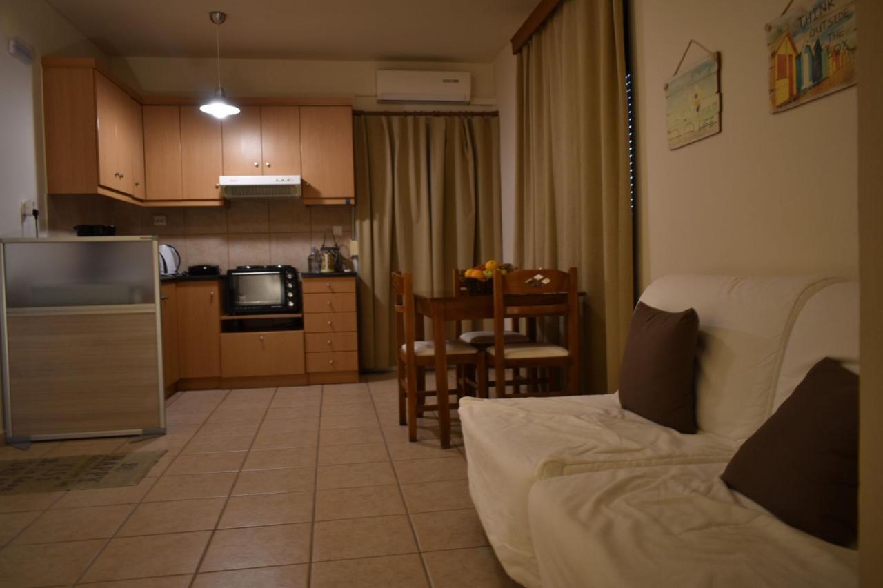 Mini Art Apartments Gerani  ภายนอก รูปภาพ