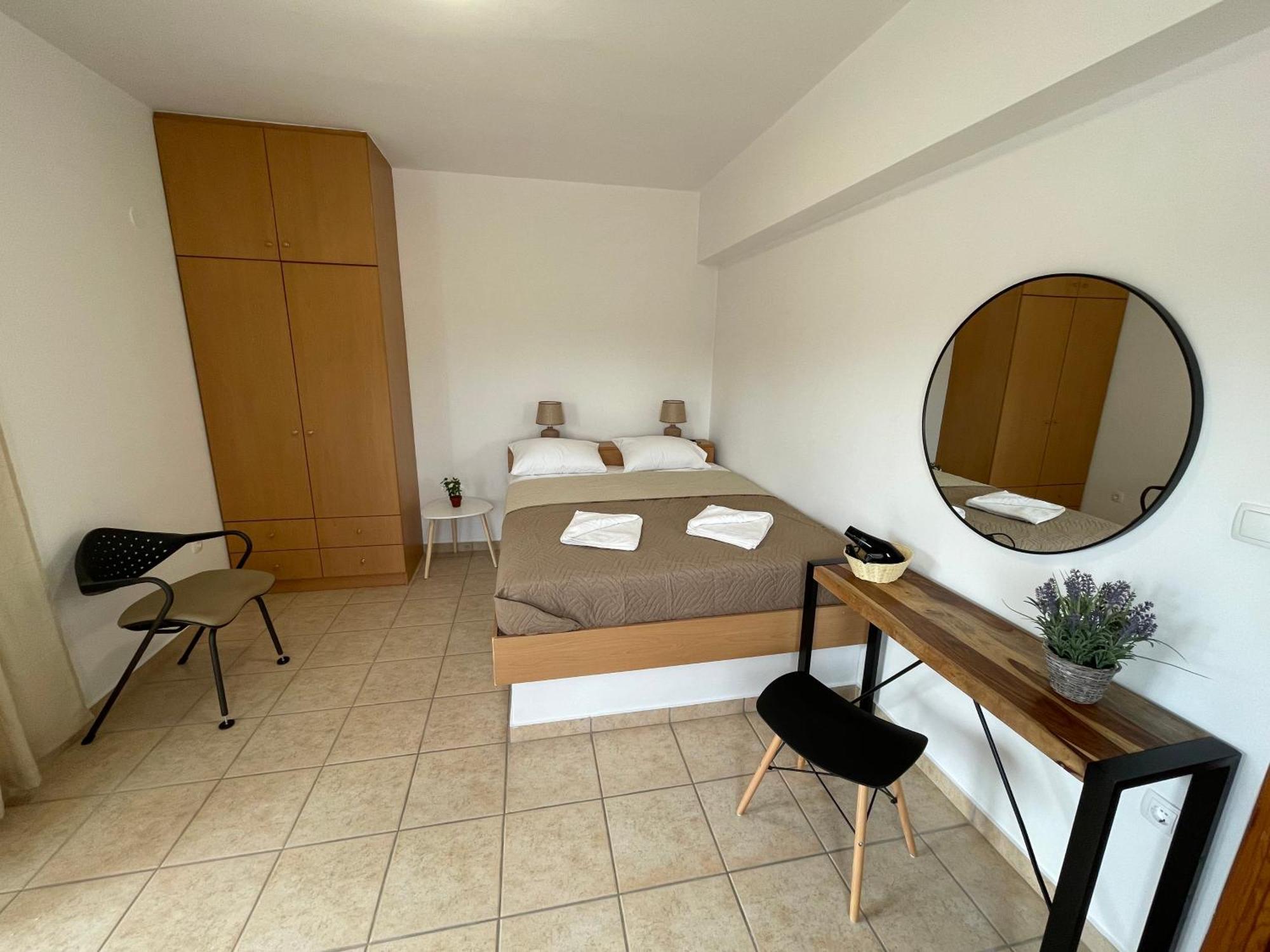 Mini Art Apartments Gerani  ภายนอก รูปภาพ