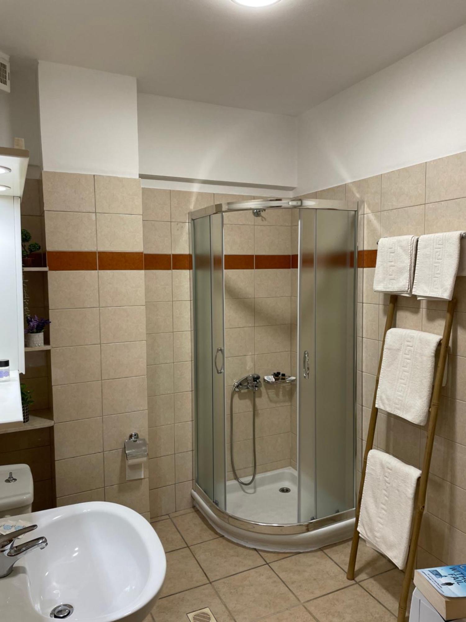 Mini Art Apartments Gerani  ภายนอก รูปภาพ