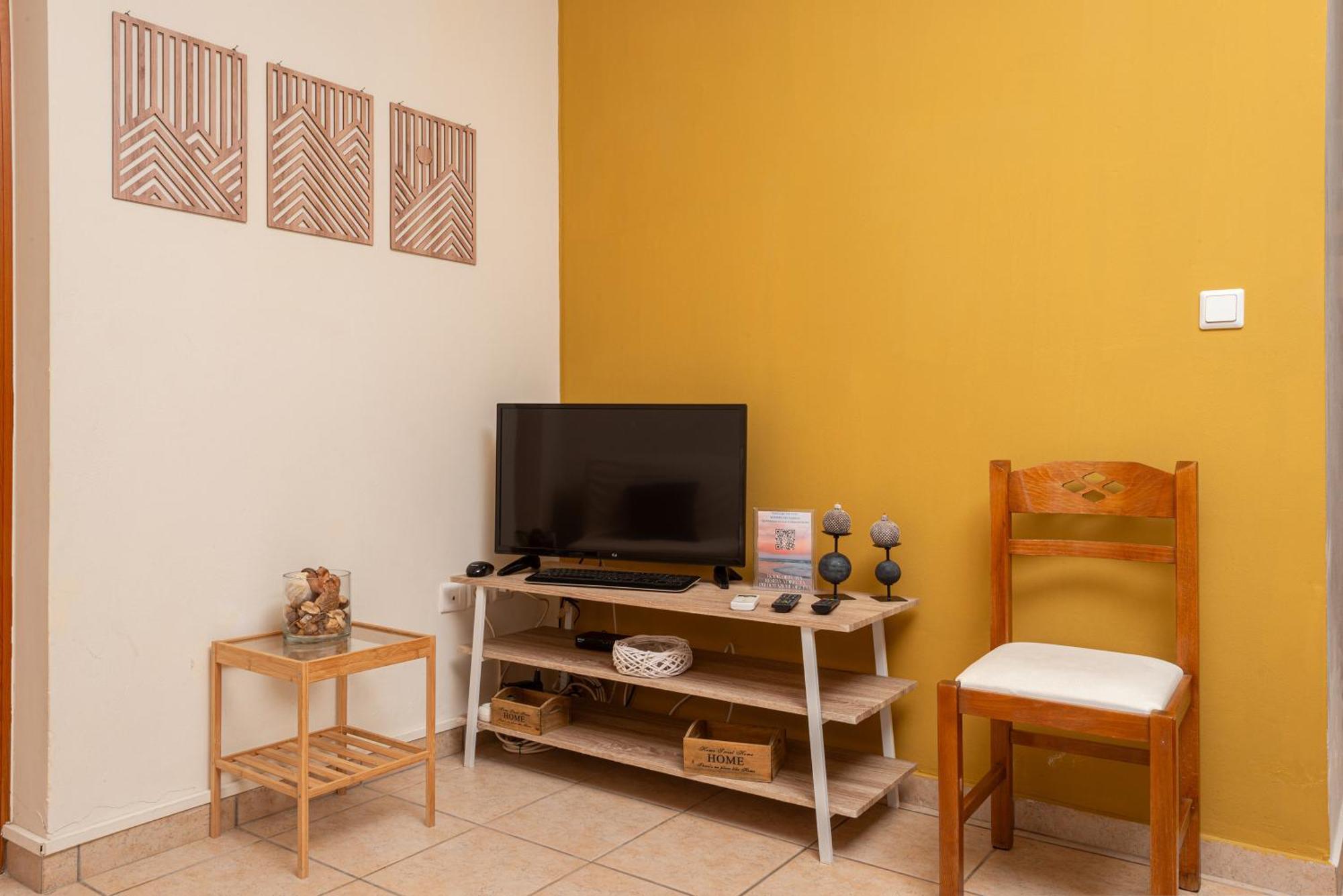 Mini Art Apartments Gerani  ภายนอก รูปภาพ