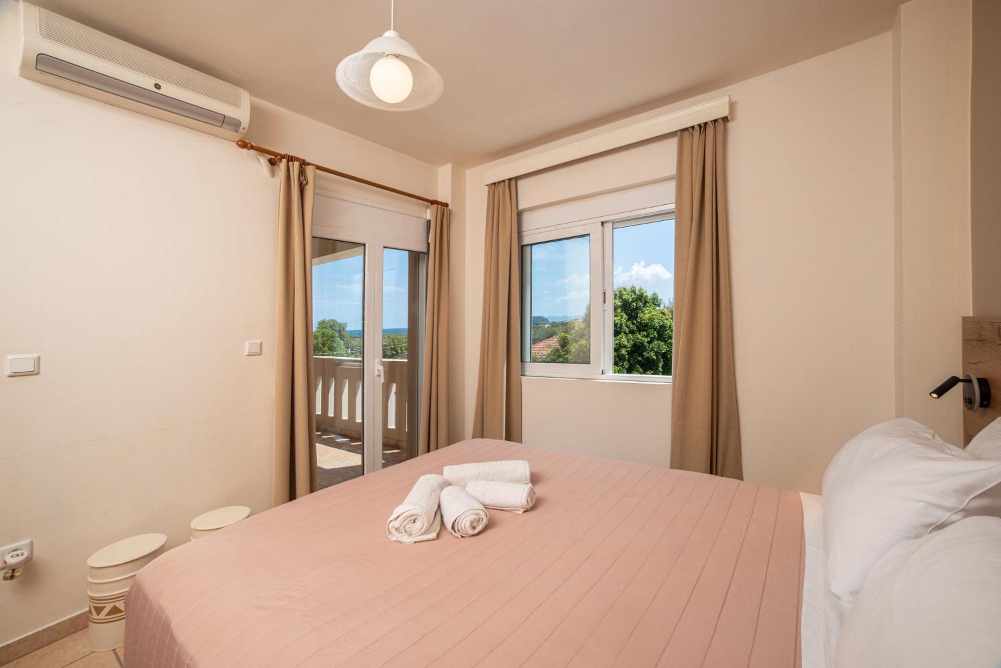Mini Art Apartments Gerani  ภายนอก รูปภาพ