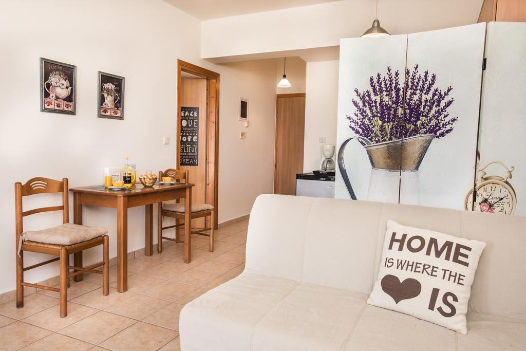 Mini Art Apartments Gerani  ภายนอก รูปภาพ